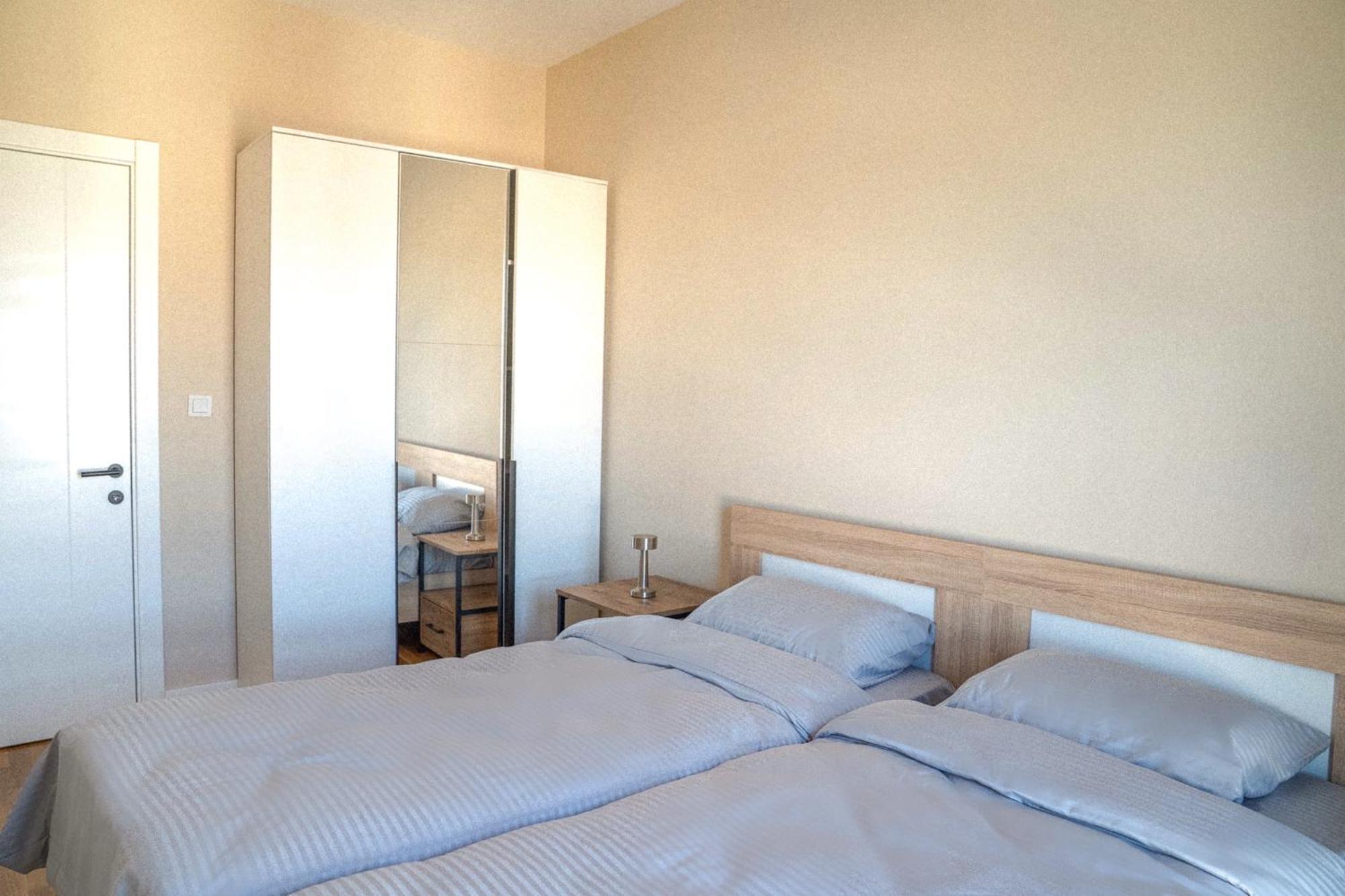 180° View Apartment In Diamond Building スコピエ エクステリア 写真