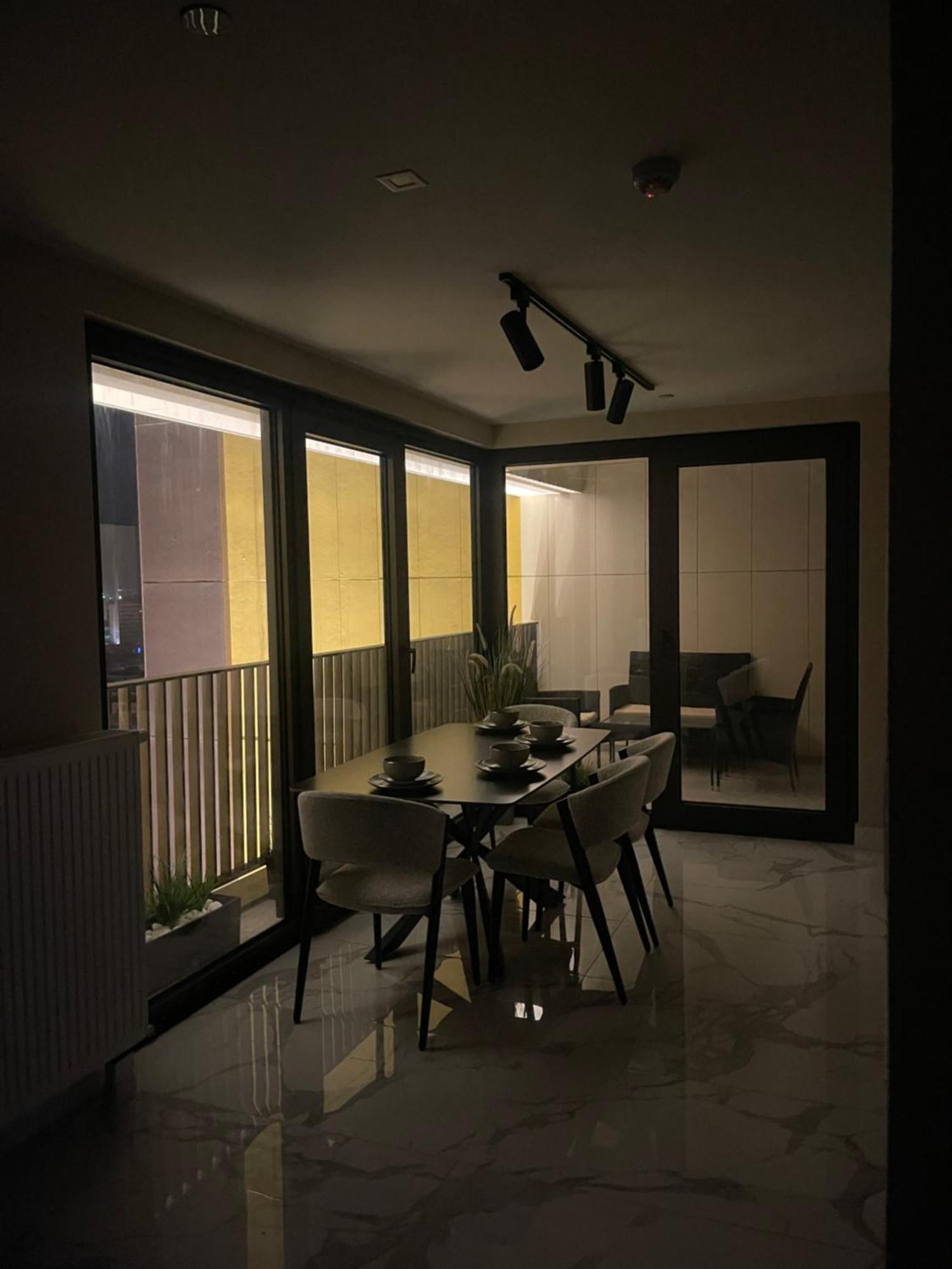 180° View Apartment In Diamond Building スコピエ エクステリア 写真