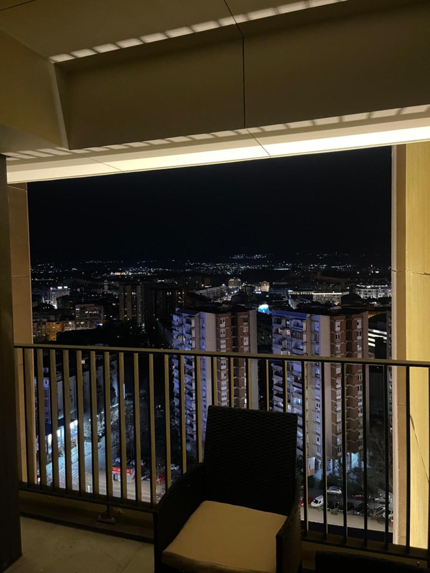 180° View Apartment In Diamond Building スコピエ エクステリア 写真