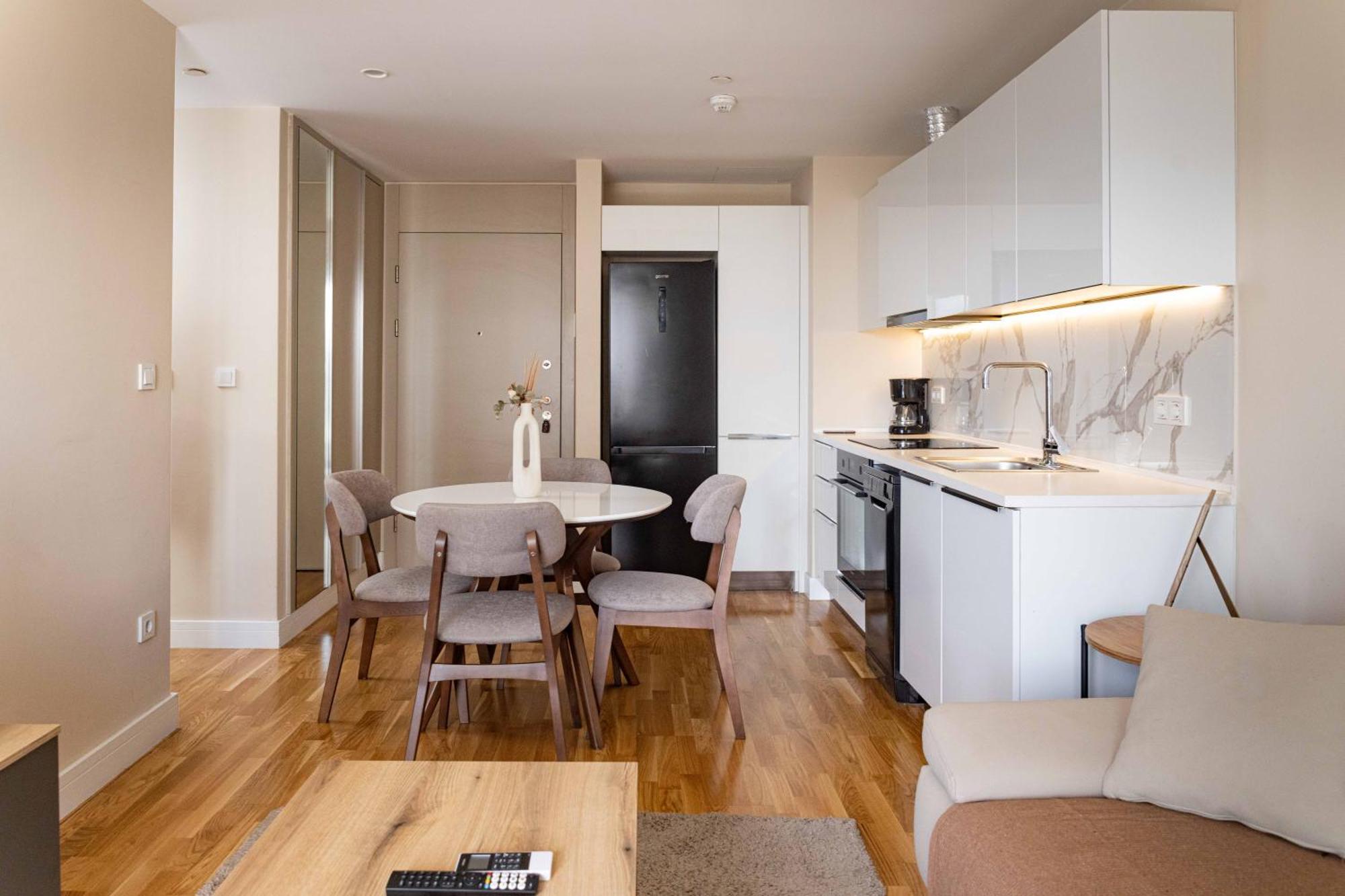 180° View Apartment In Diamond Building スコピエ エクステリア 写真